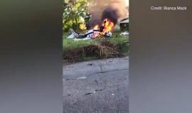 في ولاية ميشيغان الأمركية! 

#شاهد تحطمت طائرته واشتعلت فيها النار .. وخرج منها سالمًا