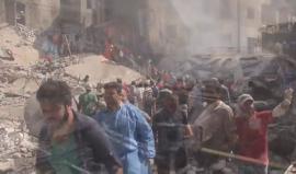 مجزرة مروعة ..
العشرات ما بين شهداء وجرحى جراء قصف جوي على سوق رئيسي في مدينة #إدلب 
تقرير: معاذ الشامي 
تصوير: Husam Hezaber