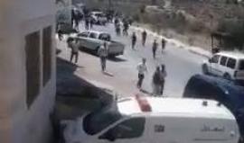 #شاهد .. إطلاق نار كثيف من قبل قوات السلطة ومواجهات مع المواطنين خلال حملة ضد السيارات غير القانونية في قرى بيت عنان شمال غرب القدس المحتلة !!