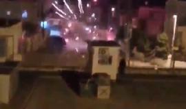 #شاهد .. شبان فلسطينيون يطلقون الألعاب النارية على نقطة لقوات الاحتلال في جبل المكبر ابتهاجا بعملية الدهس اليوم . 
#شاحنة_الانتفاضة