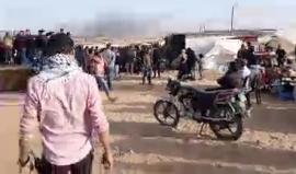 #مباشر استمرار اعتداء قوات الاحتلال على المشاركين في #جمعة_الكوشوك قرب السياج الفاصل شرق رفح جنوب قطاع غزة .