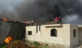 #شاهد حريق هائل داخل منجرة في بلدة عزون عتمة قضاء محافظة سلفيت في الضفة الغربية