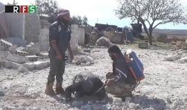 "راحوا ولادي كلهن يا ابن عمي، ماضل عندي حدا".. صرخات أب سوري فقد أطفاله الأربعة في قصف لطيران الأسد على بلدة اللطامنة بريف $حماة