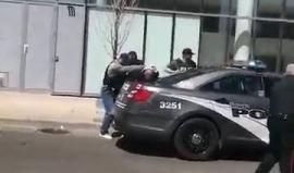 #شاهد لحظة اعتقال الشرطة الكندية لشخص دهس مجموعة من المارة وتسبب في مقتل 10 وإصابة آخرين في مدينة تورونتو