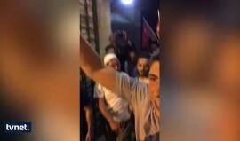 #شاهد المئات من الأتراك يصدحون بتكبيرات العيد في شوارع اسطنبول فرحاً بفشل الانقلاب في #تركيا