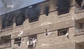 اشتعال النيران في منازل المدنيين جراء الغارات الجوية التي شنها الطيران الحربي على حي القابون الدمشقي