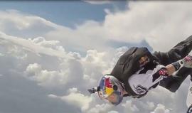 #شاهد التزلج في الهواء وسط عاصفة رعدية ! 

المصدر: techinsider