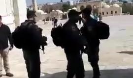 الأمير البريطاني ويليام يتجول في المسجد القبلي برفقة الأوقاف الإسلامية هذه الأثناء