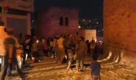 #شاهد مسيرة للمستوطنين اليهود عند المسجد الابراهيمي في مدينة الخليل، وسط حراسة أمنية من جيش الاحتلال، مساء أمس.
تصوير أمير جابر