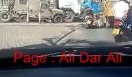 #شاهد
قوة خاصة إسرائيلية " مستعربين" تختطف أحد الشبان من مدخل بلدة الرام شمالي القدس المحتلة.