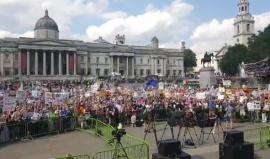 اكثر من 200 الف بريطاني يتظاهرون ضد زيارة ترمب الى لندن