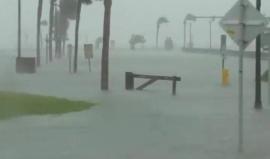 هكذا أصبحت شوارع فلوريدا جراء إعصار "ماثيو" !