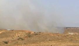 #شاهد اشتعال النيران في محيط كيبوتس "علوميم" في النقب الغربي بفعل طائرة ورقية حارقة