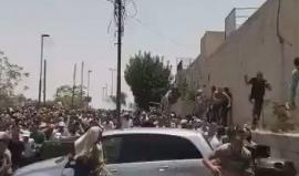 #شاهد | قوات الاحتلال تعتدي على المصلين بحي واد الجوز في #القدس_المحتله وتستهدفهم بقنابل الصوت والرصاص المغلف بالمطاط.