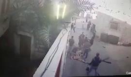 إصابة طفل بجراح خطرة جراء سقوط عامود كهرباء عليه بعد سحبه من شاحنه في بلدة باقة الحطب قضاء قلقيلية.