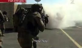 شاهد تدريبات للاحتلال تحاكى هجوم مفاجىء من حركة حماس انطلاقا من قطاع غزة وسيطرتها على احد التجمعات الاستيطانية القريبة من القطاع .