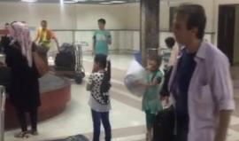 #مباشر استمرار دخول العالقين من الجانب المصري الى قطاع غزة عبر معبر رفح البري

تصوير مراسلنا عبد الرحمن الكحلوت