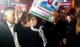 #شاهد
والدة الشهيد طقاطقة تصل المستشفى لرؤية نجلها الشهيد بعد ان سلمت سلطات الاحتلال جثمانه مساء اليوم.