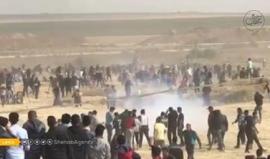 #شاهد قوات الاحتلال تستهدف المواطنين والطواقم الطبية والصحفيين خلال اعتداءاتها على #مسيرة_العودة_الكبرى في قطاع غزة . 
تصوير ‏‎ALaa Mohsen‎‏