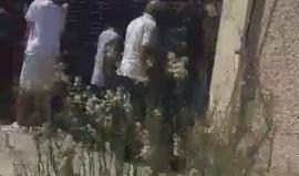 #شاهد: إدارة سجن نفحة الصهيوني تعتدي على أسرى فلسطينيين أمام عائلاتهم وتطردهم وتمنعهم من الزيارة