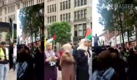 #شاهد 
مظاهرة في  هامبورغ الالمانية اليوم نصرة للمسجد #الأقصى المبارك