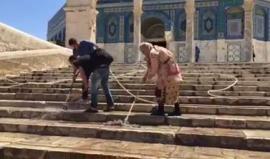جانب من أعمال التنظيف في المسجد الأقصى المبارك
