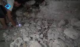 #تقرير  يرصد آثار الدمار الحاصل في مدينة الاتارب جراء الغارات الجوية مساء اليوم والذي راح ضحيتها 12 شهيد بينهم 9 أطفال و3 نساء بالإضافة الى دمار كبير في الأبنية السكنية
#الغضب_لحلب