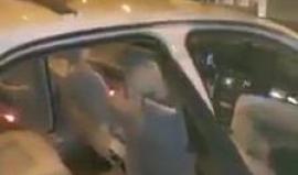 #شاهد مستوطنون يعتدون على سائق فلسطيني في القدس ويحاولون قتله ليلا

السائق يدعى "فادي عابد" سكان قرية شرفات في القدس المحتلة أصيب بجروح جراء الاعتداء وصفت بالخطيرة