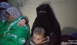 "كان يقول أنا رايح ومش راجع ديري بالك عالأولاد".
زوجة زياد الحواجري أحد عناصر الأمن الذي ارتقى في عملية أمنية لاعتقال المتورطين في تفجير موكب الحمدالله بغزة 
تصوير حسن إصليح