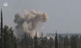 #شاهد ..  الطيران المروحي يلقي قبل قليل عشرة براميل متفجرة بينهم برميلين يحويان مادة النابالم الحارق على خان الشيخ في ريف دمشق الشرقي .