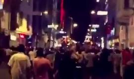 #شاهد شوارع تركيا تهتز بتكبيرات الأتراك الذين خرجوا الليلة الماضية لصد الانقلاب العسكري.