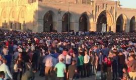 صلاة العيد الان من ساحات المسجد الاقصى .
تصوير : Salh Zighari