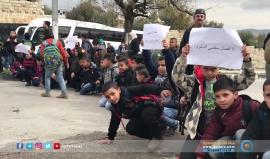 #شاهد احتجاج طلبة مدارس الاونروا بمخيم بلاطة في نابلس، على فصل معلميهم الذين يحملون شهادة الدبلوم