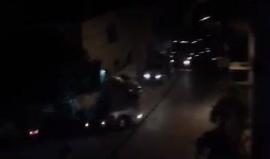 #شاهد 
اقتحام قوات الاحتلال ترافقها شاحنة لمنطقة دويربان في الخليل