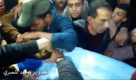 لحظة وصول جثمان الشهيد #احمد ابو حسين الى مستشفى الاندونيسي 
#تصوير||محمد المصري