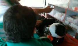 #شاهد لحظة نقل الشهيد "الأصم" شادي الكاشف "34عامًا" بعد اصابته برصاص الاحتلال شرق رفح يوم الجمعة الماضية