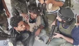 المعارضة السورية تنشر مقطع فيديو لاسر عناصر من حركة النجباء العراقية في حي الشيخ سعيد جنوب #حلب .