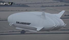 شركة Hybrid Air Vehicles البريطانية المتخصصة بتصميم الطيران تقول إن المنطاد Airlander 10 الذي يملك قدرات عجيبة، سيكون مستعدا في وقت قريب لتنفيذ أول رحلة

المصدر: روسيا اليوم