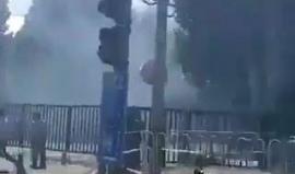 #فيديو انفجار أمام السفارة الاميركية في بكين والتقارير تشير الى قيام شخص بتفجير نفسه في المكان حيث تضررت سيارة شرطة، وتم إغلاق جميع الطريق المؤدية من وإلى السفارة