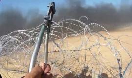 مشاهد من فعاليات #مليونية_القدس والوصول للسياج الفاصل شرق خانيونس . 
#مسيرة_العودة_الكبرى 
تصوير فضل البطة