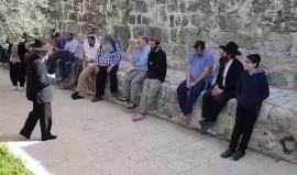 49 مستوطنا و52 طالبا يهوديا اقتحموا الأقصى منذ الصباح والاحتلال يغلق باب المغاربة