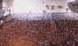 #شاهد .. آلاف المستوطنين الصهاينة يقتحمون ويتجمهرون في باحات الاقصى عند حائط البراق ليل أمس إحياء لما يسمى "عيد الغفران" .