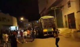 #شاهد
قوات الاحتلال تقتحم أحد المنازل في منطقة جبل أبو رمان في #الخليل
تصوير بلال الطويل