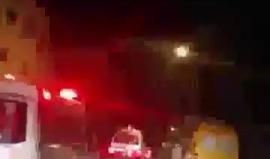 #شاهد | موكب جثامين الشهداء فراس الخضور و محمد السراحين و خالد بحر في طريقه الى المستشفى الأهلي بمدينة الخليل، فيما تم تأخير تسليم جثمان الشهيدة سارة الطرايرة بسبب إحضار جثمان آخر.