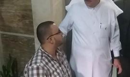 السفير القطري محمد العمادي لجريح فلسطيني: "نحن فخورين فيكم وأنتم أهل الكرامة والجهاد"
تصوير: محمد هنية