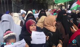 #غزة | مسيرة غاضبة لموظفي القطاع احتجاجاً على مماطلة حكومة الوفاق بالاعتراف بحقوقهم.