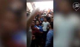 هتافات "بدنا نقدم".. 
 
#شاهد طلبة يحتجون في جامعة فلسطين بغزة على منعهم من دخول قاعات الامتحانات بسبب عدم مقدرتهم على دفع الرسوم