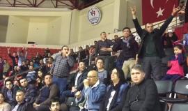 #شاهد 
حضور غير مرحب به في تظاهرة رياضية في تركيا لوزيرة الثقافة الاسرائيلية ميري ريجڤ حيث استقبل رفعها لعلم الكيان بالصفير و عبارات استنكار من قبل الجمهور