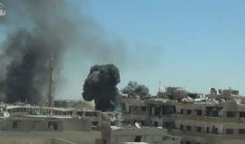 #شاهد| طائرات الأسد تقصف مدينة #داريا ببراميل متفجرة تحوي مادة النابالم الحارقة