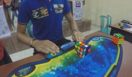 #شاهد الهولندي "ماتس فالك" يحقق الرقم القياسي العالمي بحل مكعب روبيك بـ 4.74 ثانية